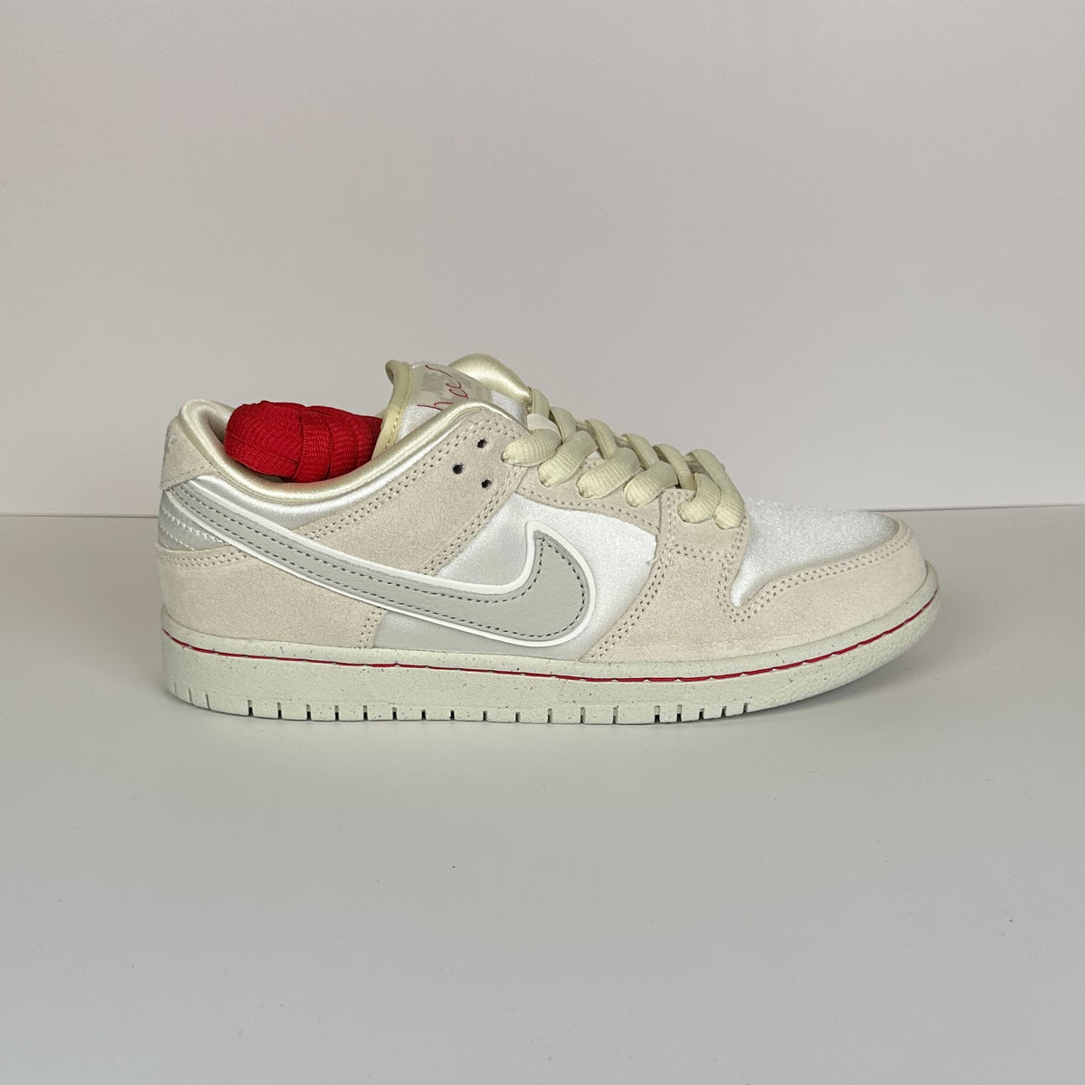 Size 9 - Nike Dunk Premium SB Low City of Love Collection - Light Bone City of Love - Nike Skateboarding main image 4