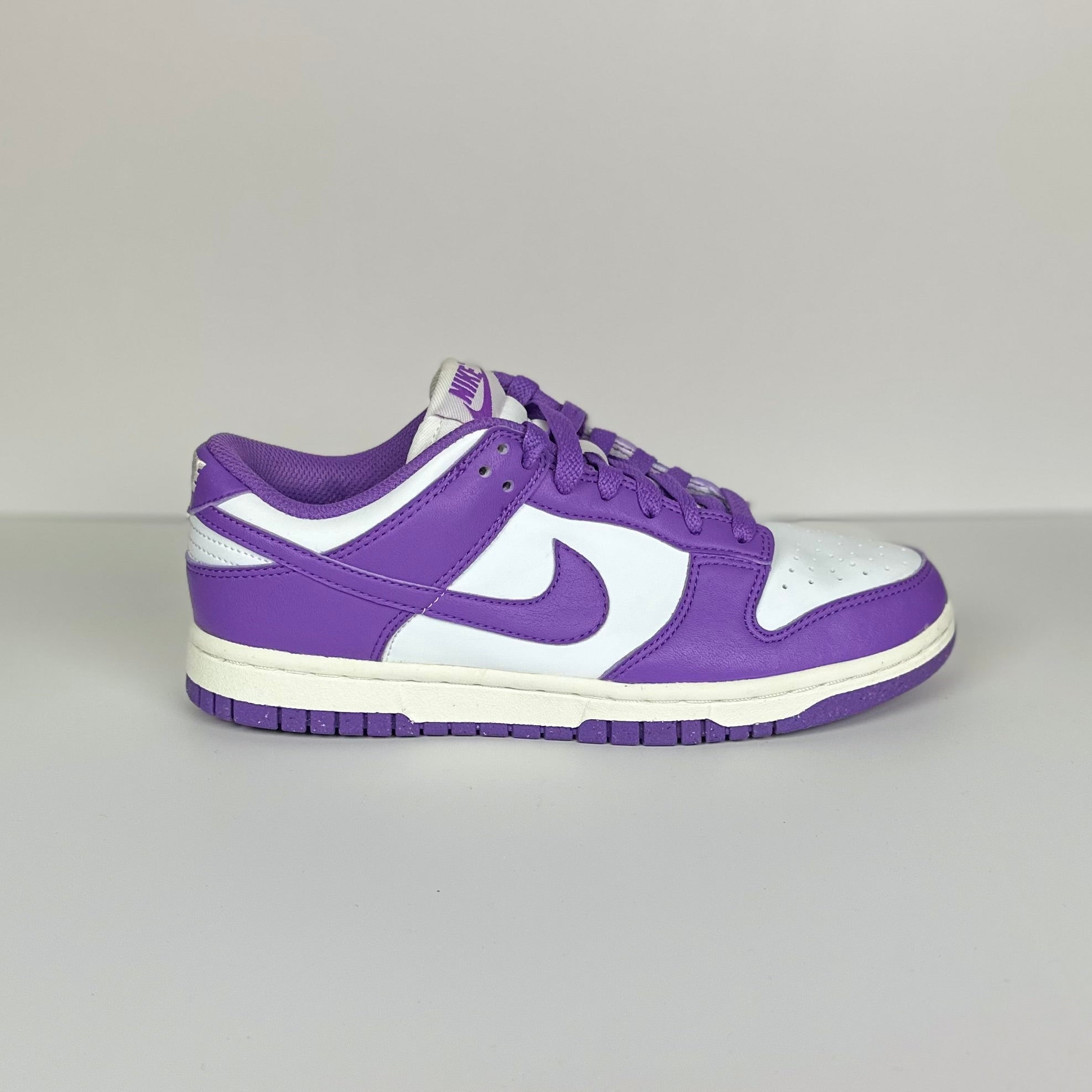 た*ま様 Nike Dunk Low ホワイト/ブラック/パープル Nike Dunk Low Next Nature Black Raspberry Women's – Shop Iconic Kicks