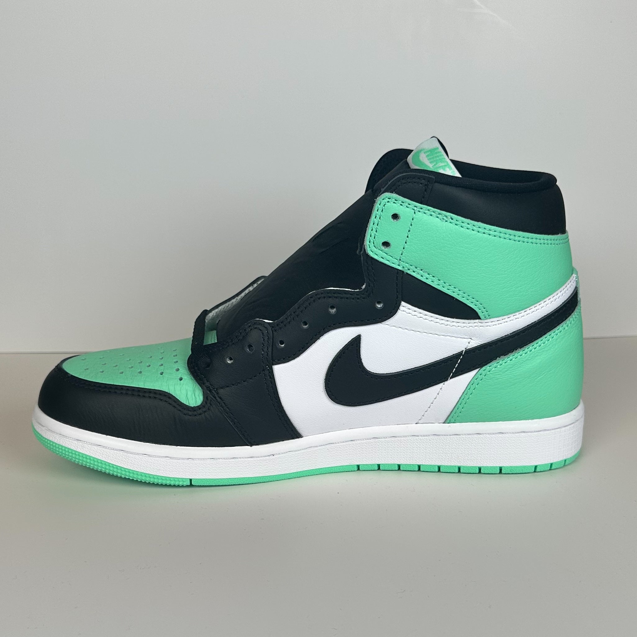 その他 Nike Air Jordan 1 High OG \"Green Glow\" Where To Buy The Air Jordan 1 High Green Glow