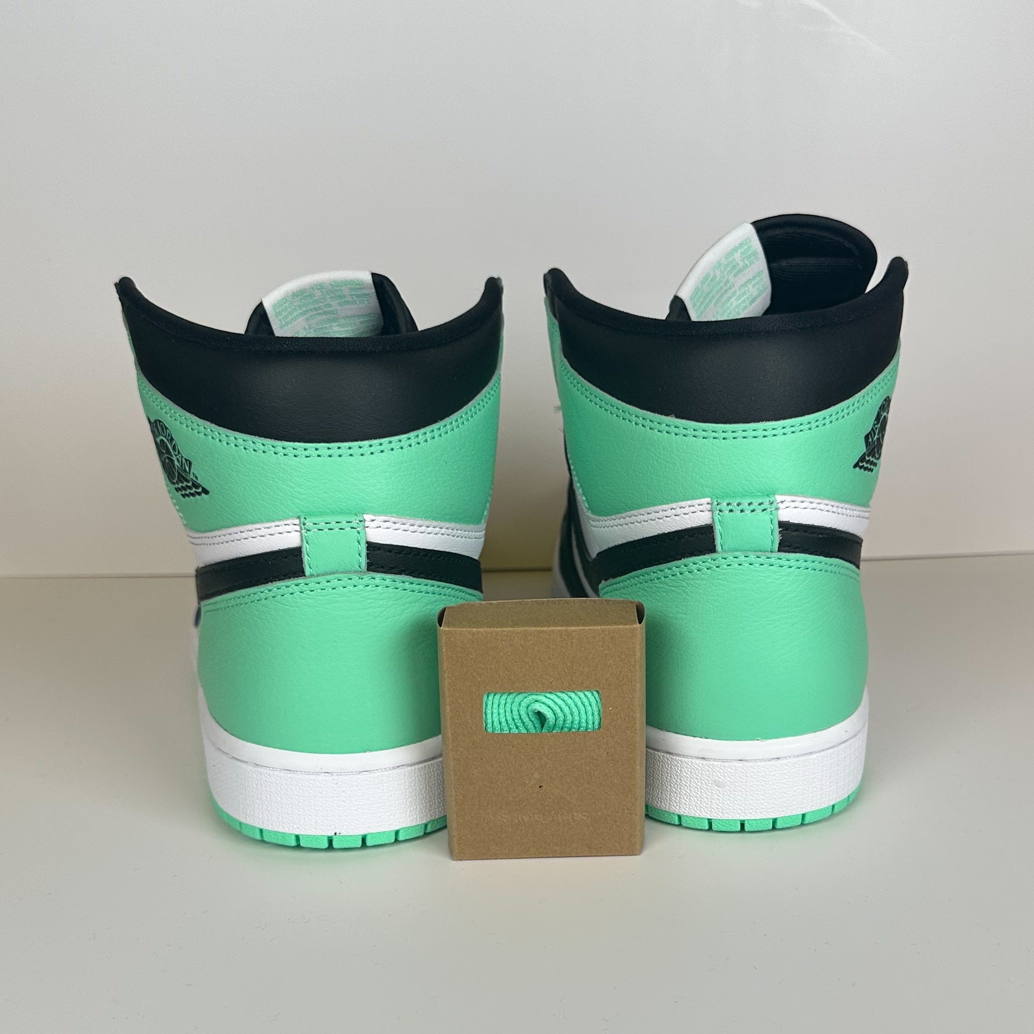 AIR JORDAN 1 RETRO HIGH OG　 ”GREEN GLOW” DONT SLEEP.. Jordan 1 High Green Glow Review + ON FEET - YouTube
